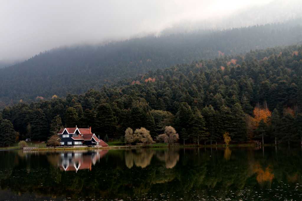 A lakehouse in a misty day, Golcuk